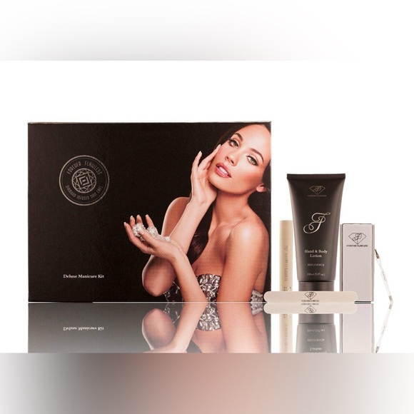 Forever Flawless Brilliance Nail Care Kit for Manicure and Pedicure - Picture 2 of 6